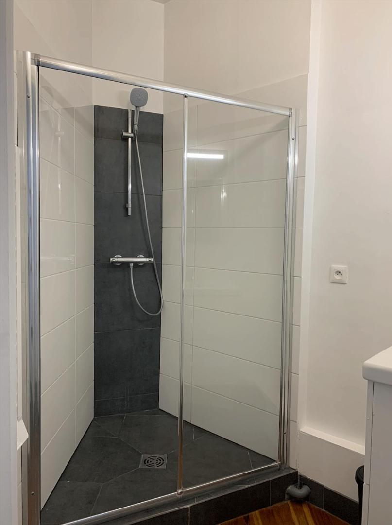 Appartement 2 Chambres Avec Parking, Proche Metro Лил Екстериор снимка